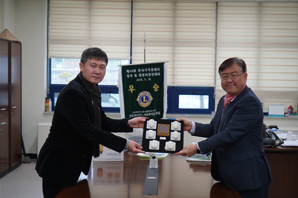 강원정보문화산업진흥원, 2024년 강원명진학교 졸업생 3D 입체 졸업앨범 전달