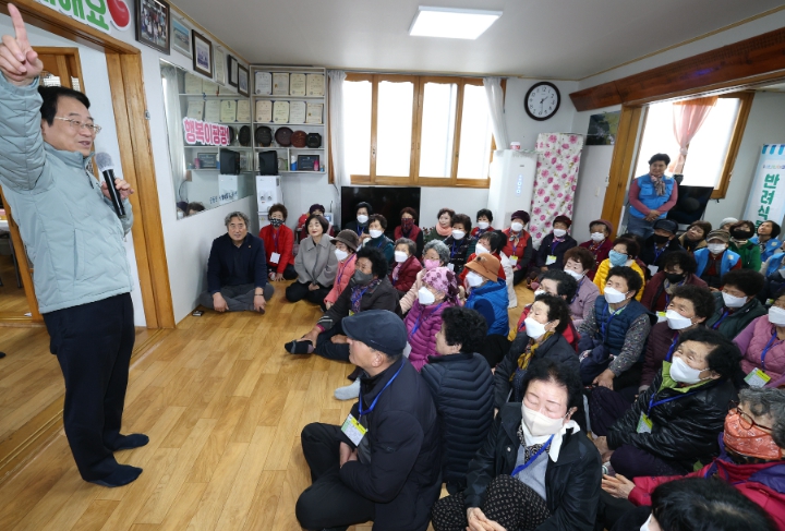 군동 비자동마을에서 희망나눔사업이 진행중인 모습