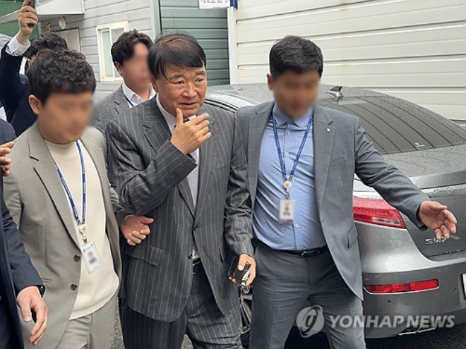 2024년 7월 영장 심사 마친 김상철 한컴 회장.(사진=연합뉴스)