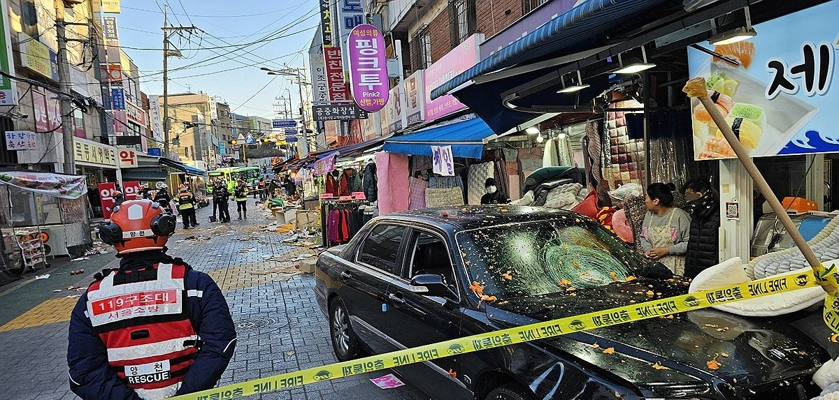 서울 목동 깨비시장에 승용차 돌진 교통사고 현장(사진=연합뉴스)