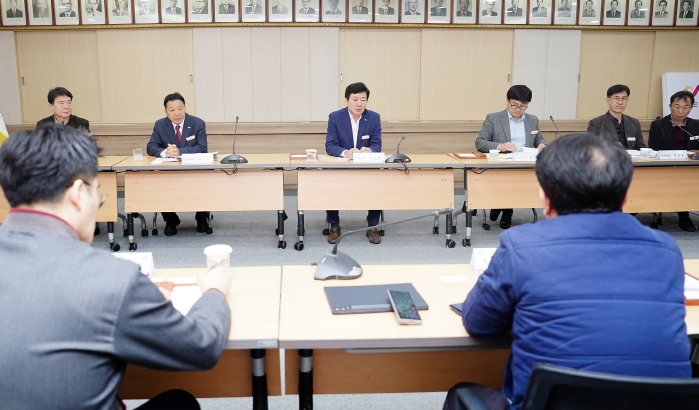 13일 시청 상황실에서 열린 안전사고 예방 대책 간담회