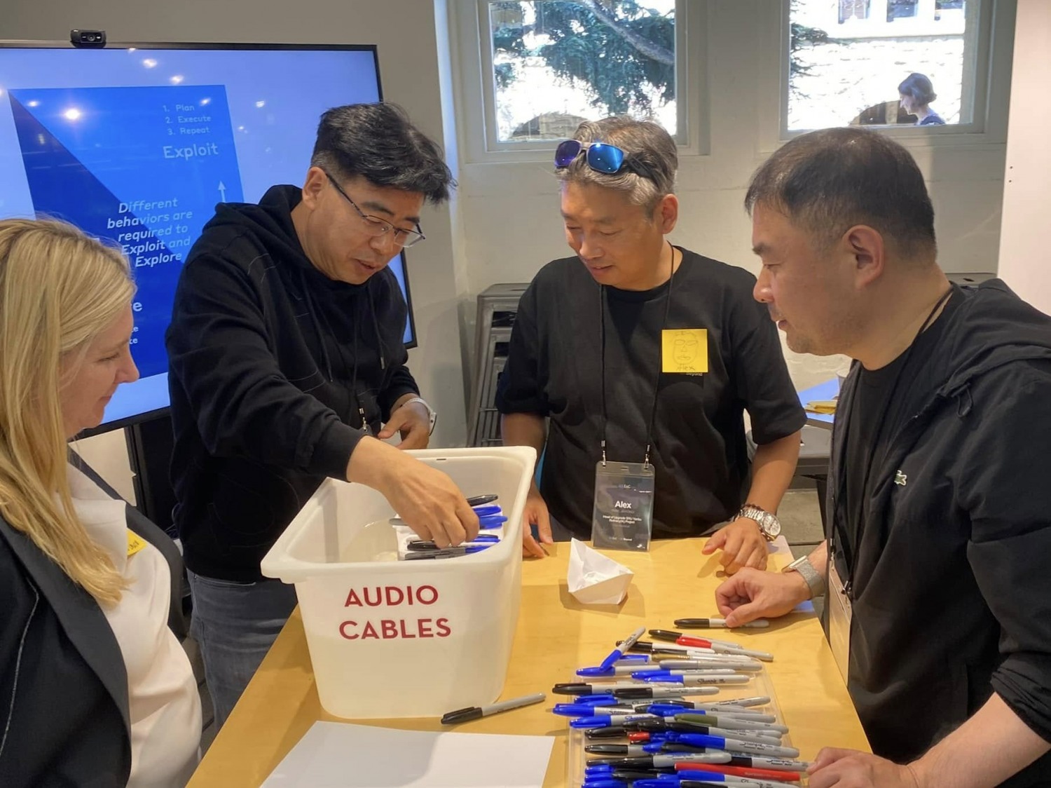 ‘GS 비욘드 혁신과정’에 참여한 GS건설 직원들이 스탠포드대 워크샵에 참여한 모습.(사진=GS건설)