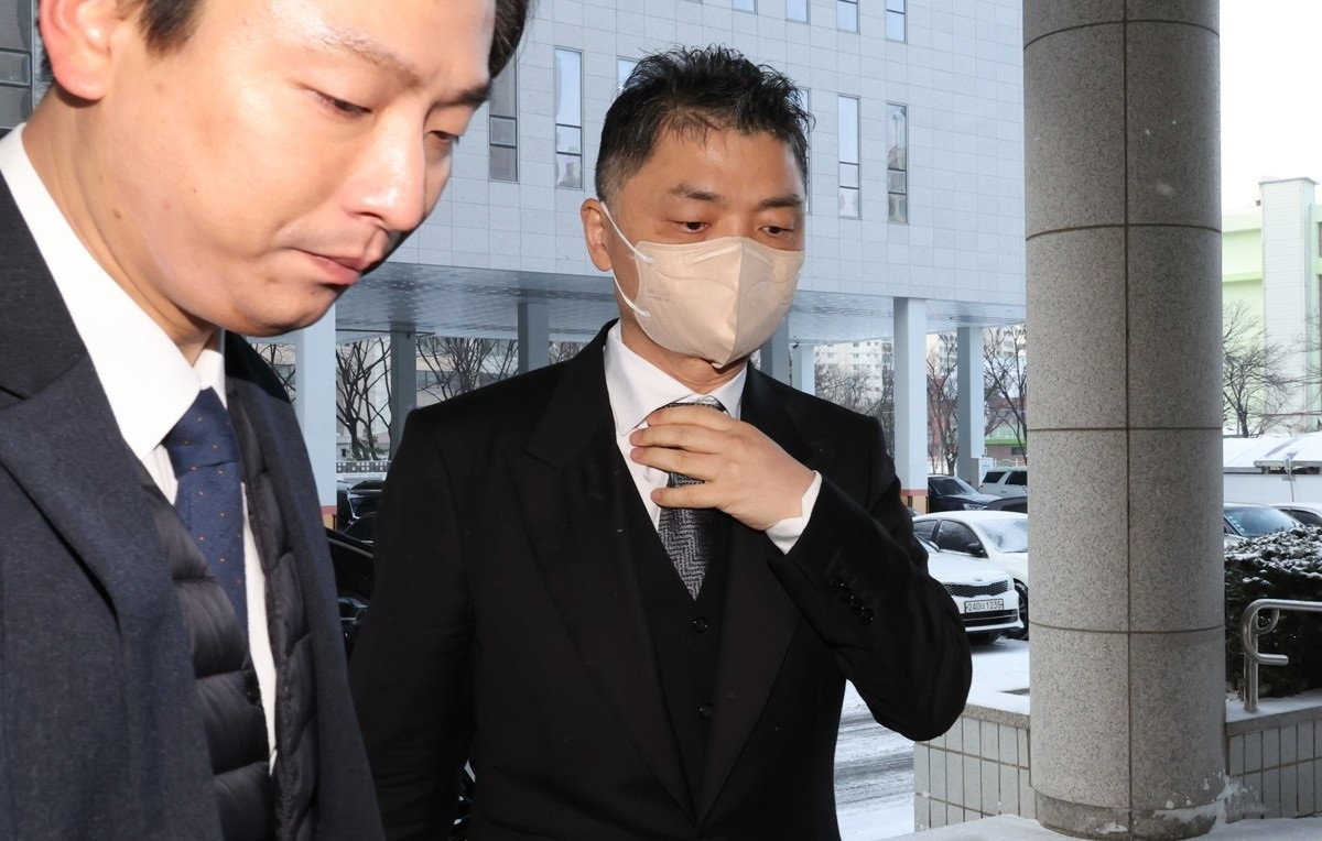 지난달 7일 공판 출석 당시 김범수 위원장(사진=연합뉴스)