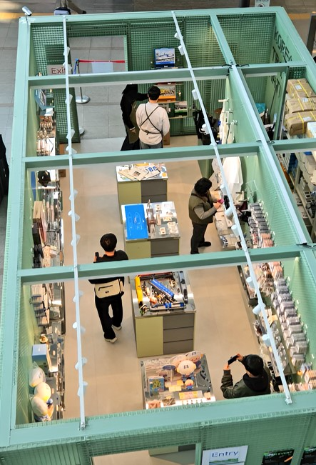 코레일유통, 철도 굿즈 매장 ‘코리아 트레인 메이츠’ 부산역 오픈
