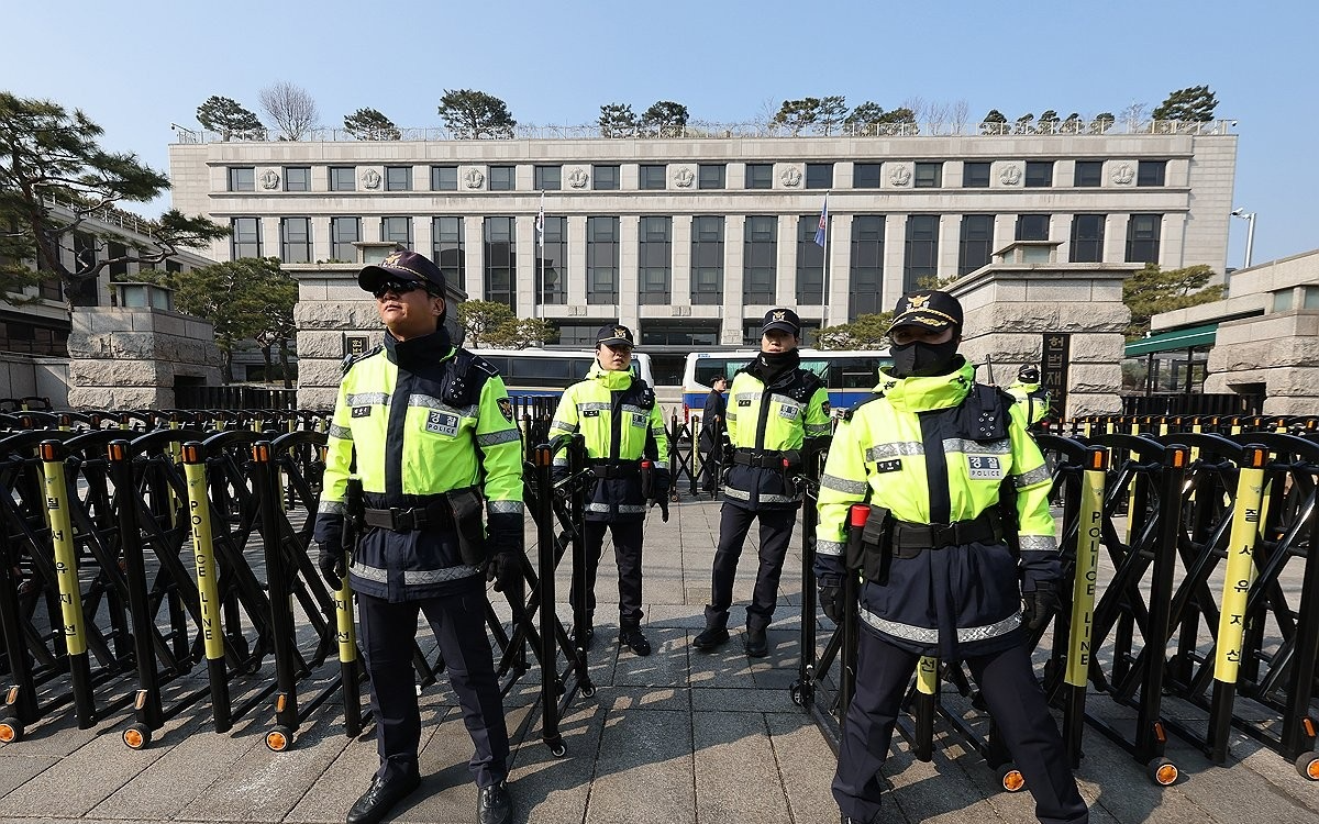 헌재 앞 경비(사진=연합뉴스)