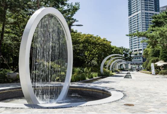 물순환 회복사업으로 조성된 ‘물길정원’(버려지는 지하수를 활용한 쿨링포그)