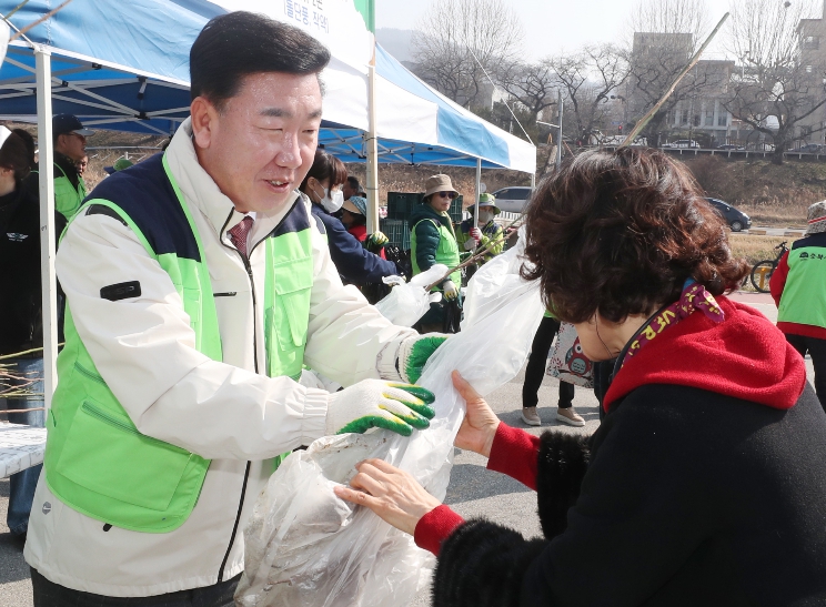청주시, 2025년 나무 나누어주기 행사
