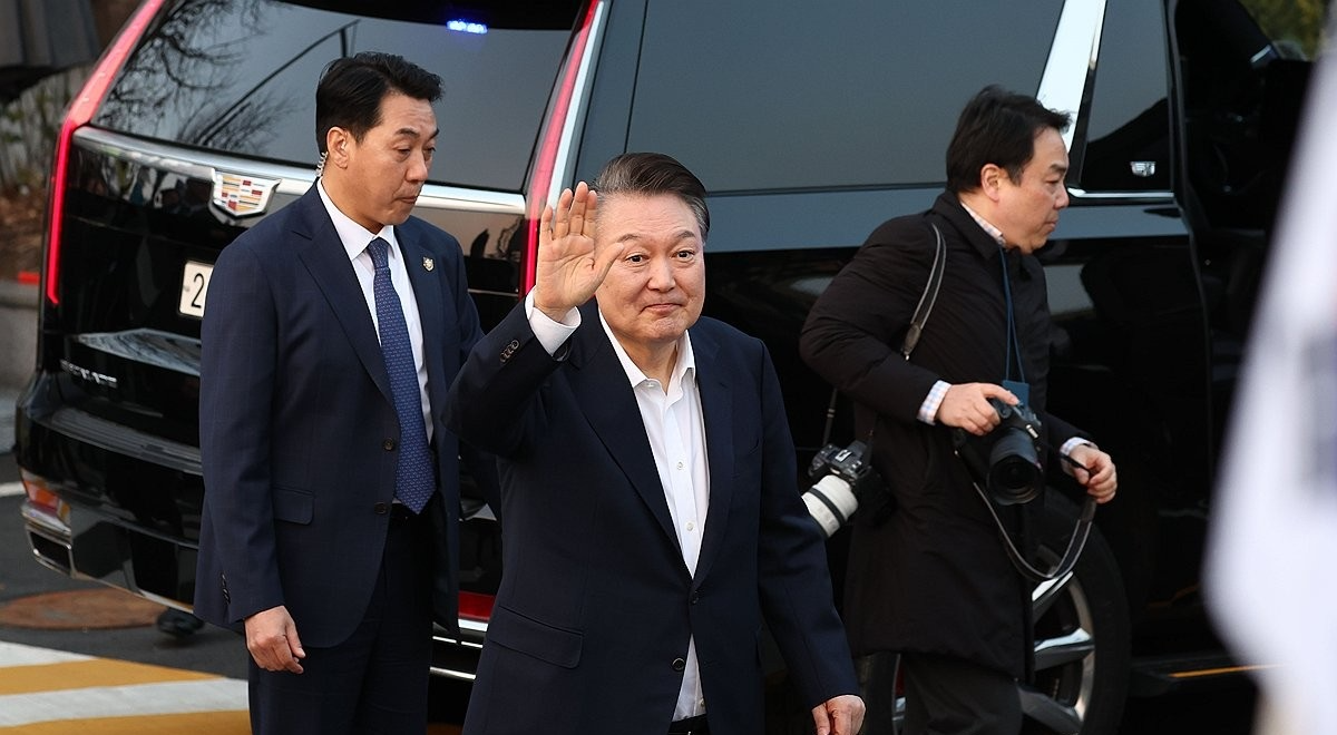 지지자들에게 인사하는 윤석열 대통령(사진=연합뉴스)