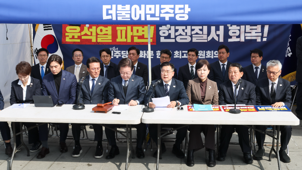 천막당사서 열리는 더불어민주당 최고위원회의(사진=연합뉴스)