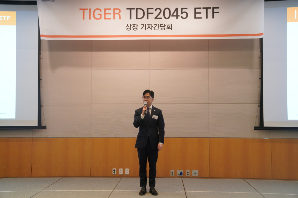 24일 FKI컨퍼런스센터에서 열린 ‘TIGER ETF 기자간담회’에서 미래에셋자산운용 ETF운용부문 대표 김남기 부사장이 환영사를 하고 있다. 사진=미래에셋자산운용