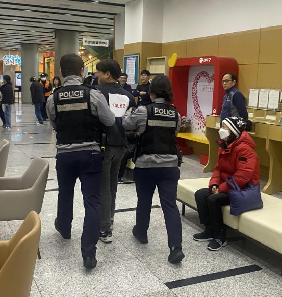 관악구 청사 내 악성민원 대응 모의 훈련 모습