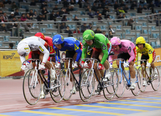 광명스피돔에서 선수들이 경쟁을 펼치고 있다.(사진=국민체육진흥공단)