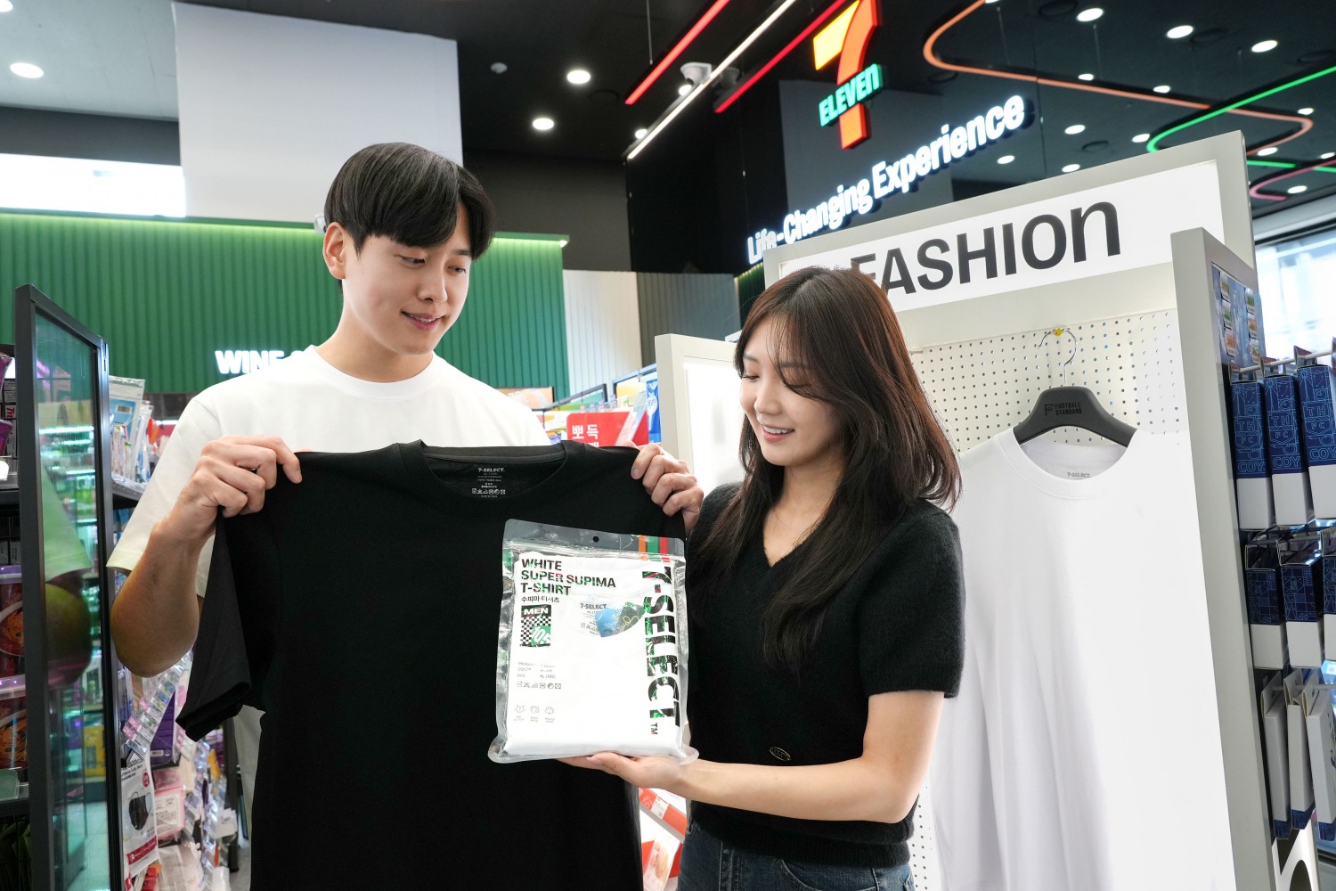 세븐일레븐, 패션 PB ‘세븐셀렉트 수피마 티셔츠’ 2종 선보여