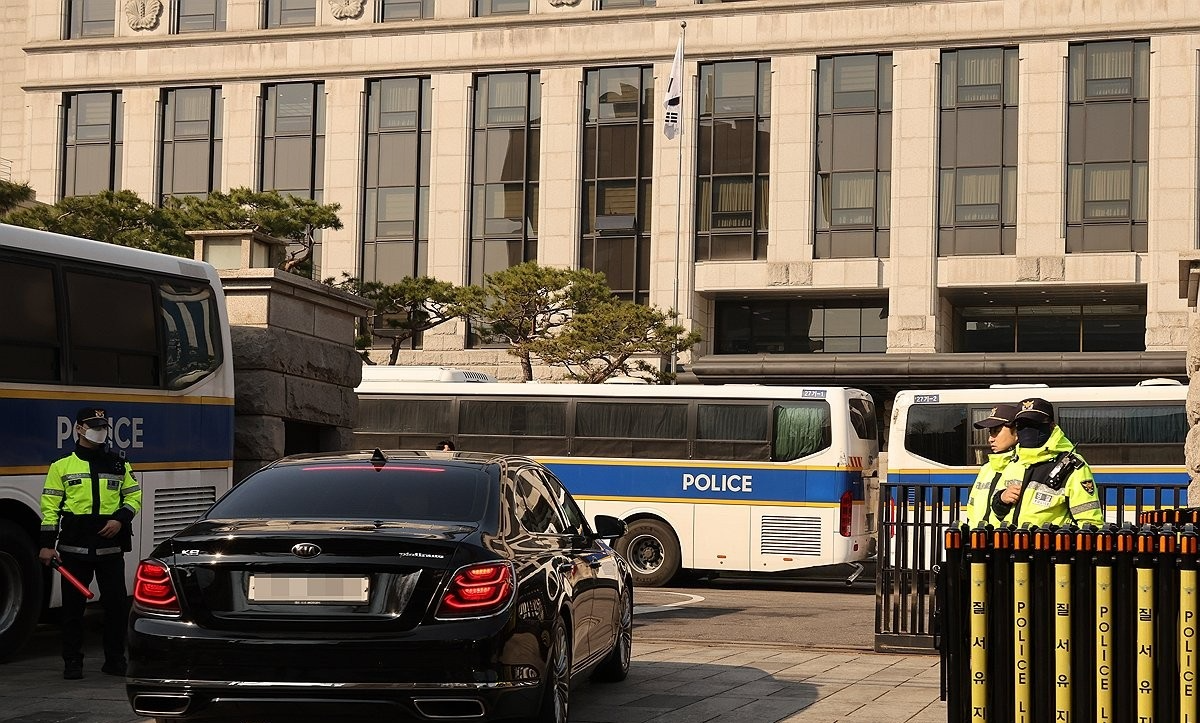 헌법재판소 앞 경계근무는 탄핵선고 이후에도 지속중이다.(사진=연합뉴스)