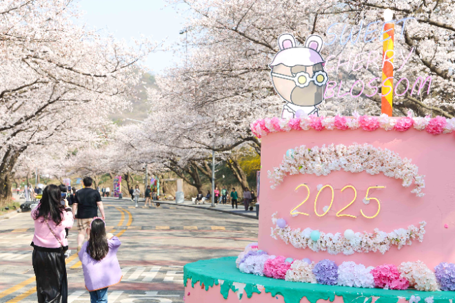 "말과 벚꽃이 어우러진 특별한 봄"...렛츠런파크, 서울 벚꽃축제 개막