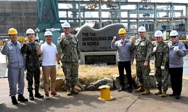주한미해군사령관, HJ중공업 방문...“MRO 역량 충분”