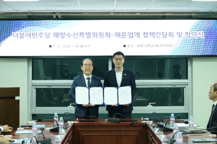 문대림 (오른쪽) 국회의원 (사진=의원실)