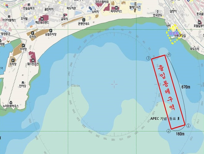 해운대해수욕장 APEC기념 등표(꽃등대) 출입통제구역.(제공=부산해경)