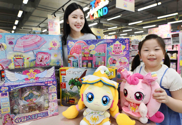 홈플러스, 가정의 달 맞아 완구·먹거리 특가 제공