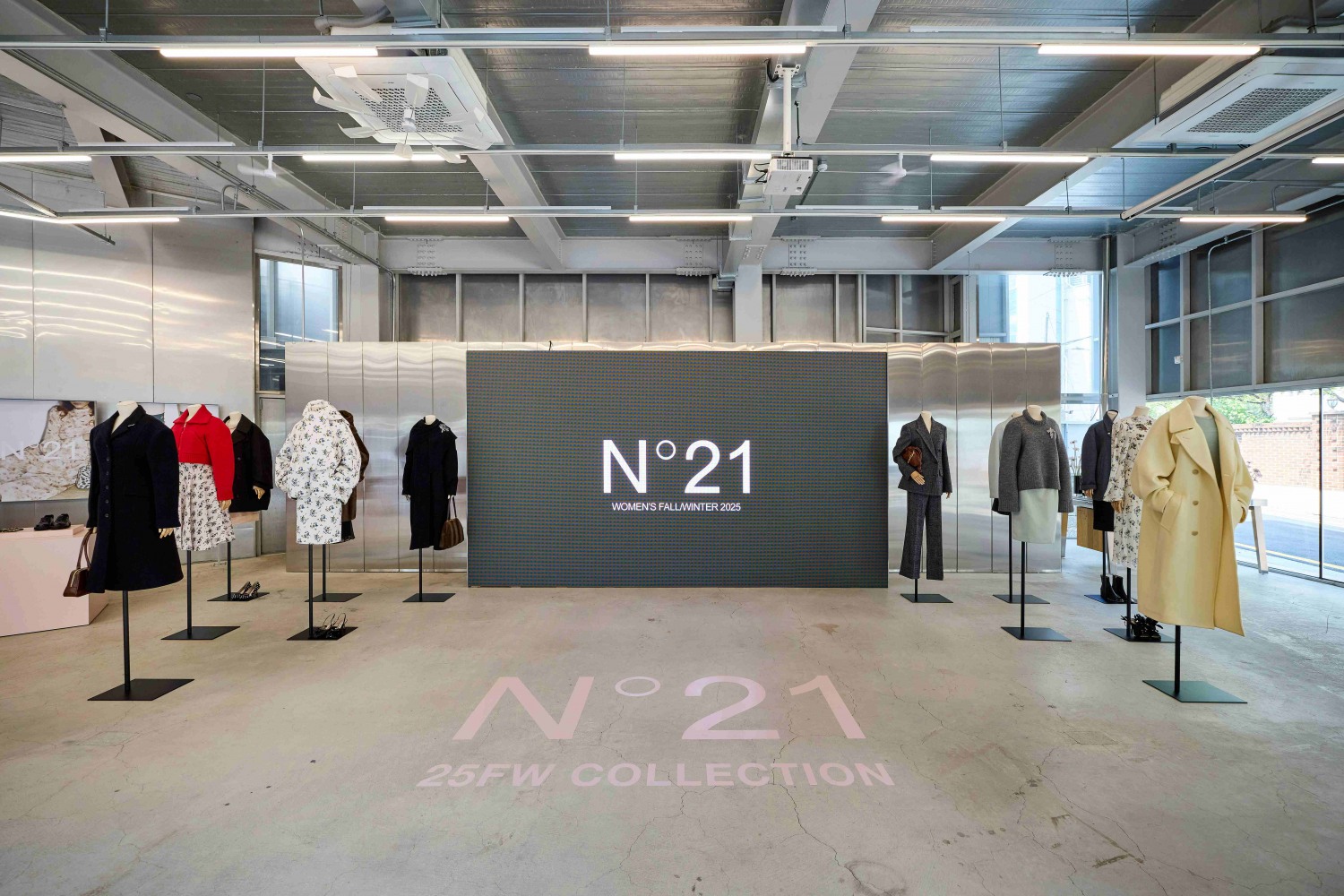 N21, 25F/W 프레젠테이션 진행