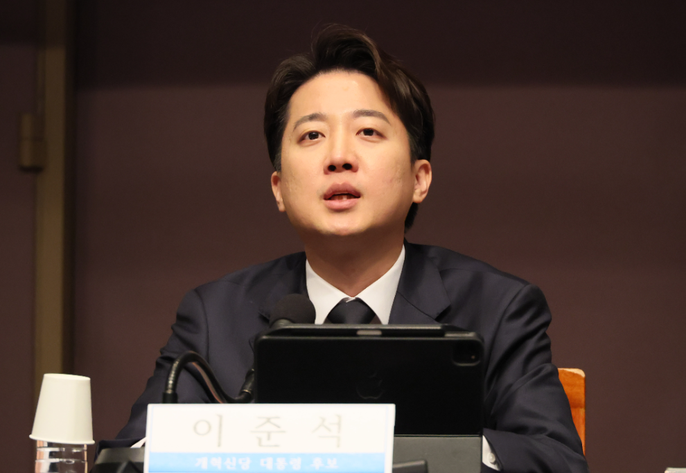 관훈토론회에서 발언하는 이준석 후보(사진=연합뉴스)