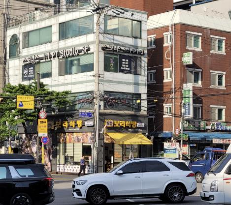 정비 대상지인 약수역 사거리 모습