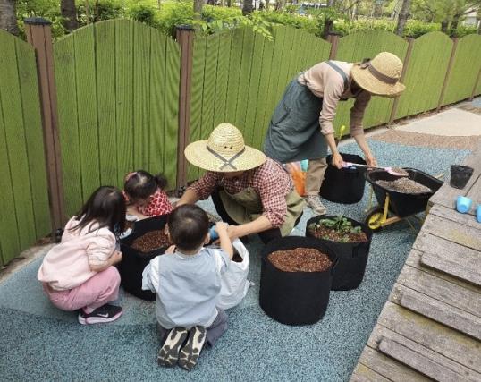 어린이 텃밭 생태교육프로그램 운영