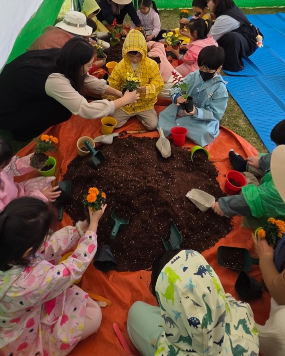 청주시, 어린이와 탄소중립‧청렴실천 화분 만들기 진행