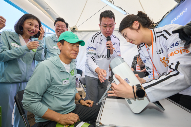 오세훈 시장, ‘2025 서울헬스쇼’ 대웅제약 부스 방문