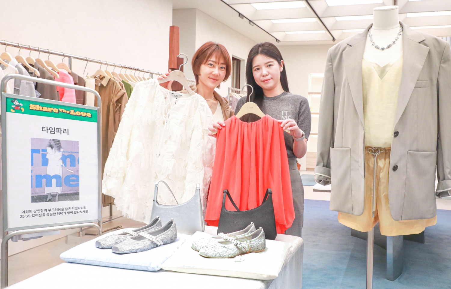 한섬, 타임 신규 라인 '타임 파리' 2025 S/S 신제품 선보인다