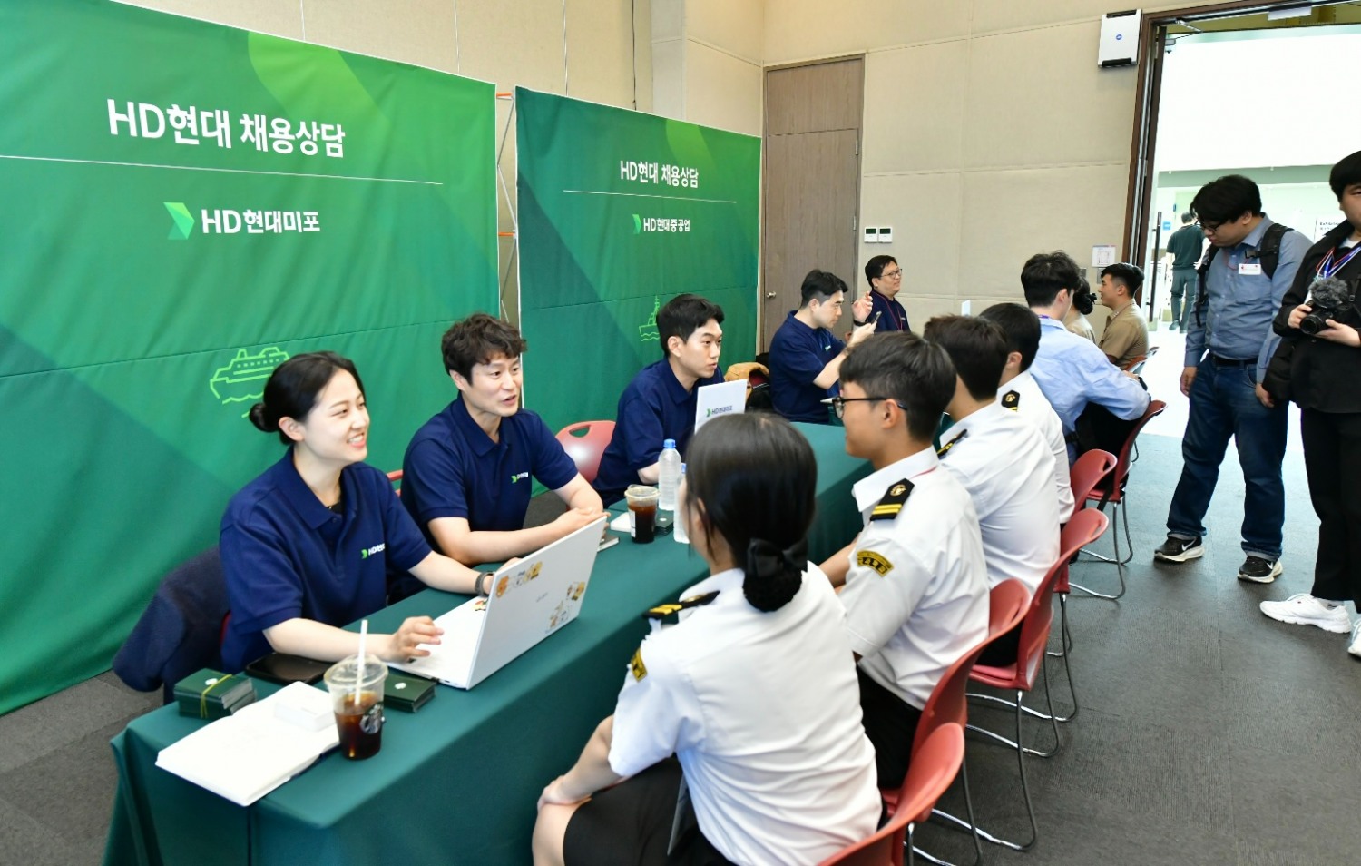 HD현대는 29일(목)부터 30일(금)까지 '마덱스 2025' 현장에서 군 출신 인원들을 대상으로 채용박람회를 실시한다.(사진=HD현대)