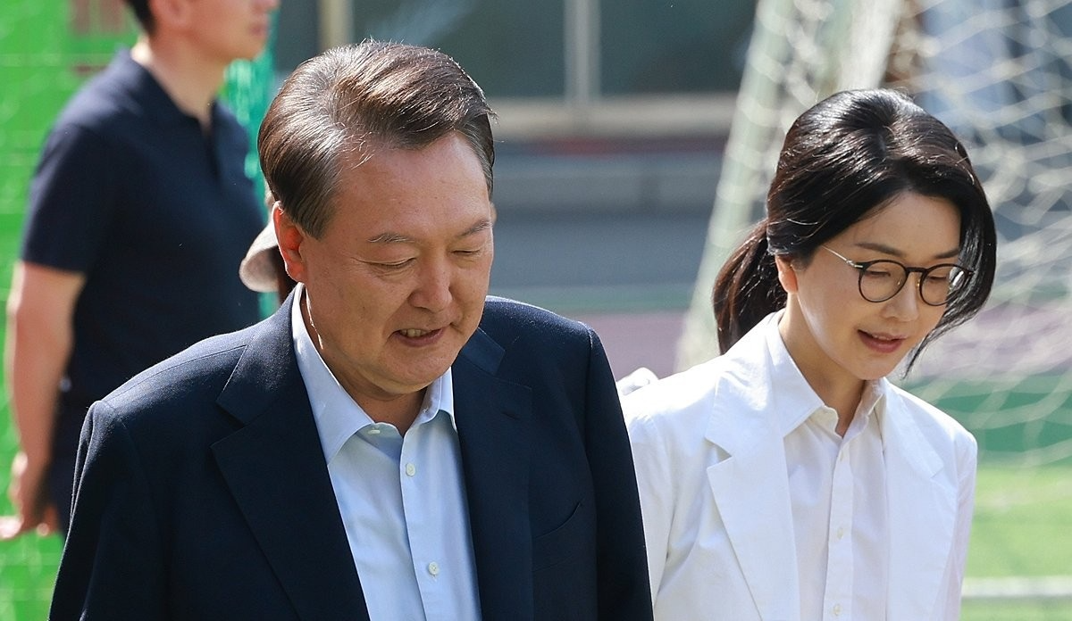 제21대 대선 투표에 나선 윤석열 전 대통령 부부(사진=연합뉴스)