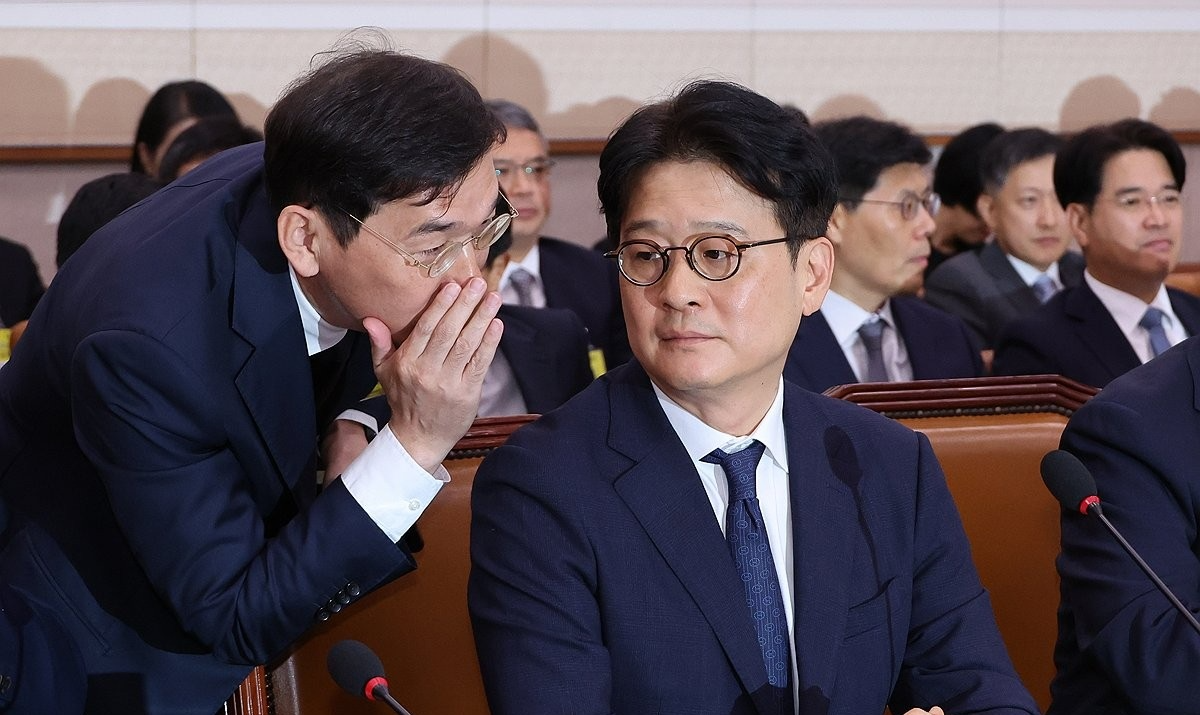 이창수 중앙지검장과 조상원 4차장이 대화하는 모습(사진=연합뉴스)