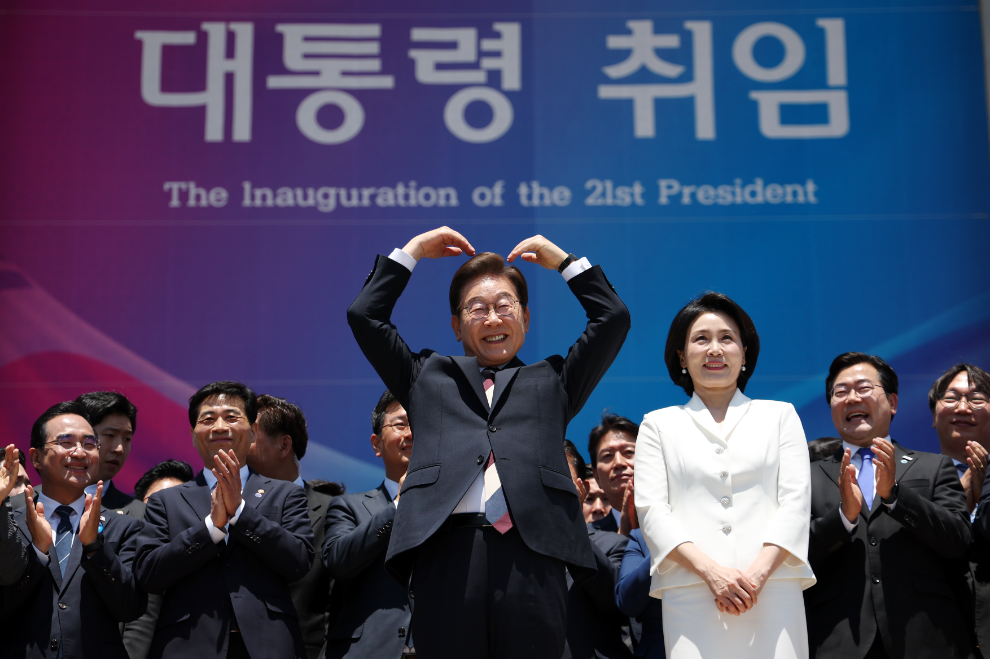 시민들에게 인사하는 이재명 대통령(사진=연합뉴스)