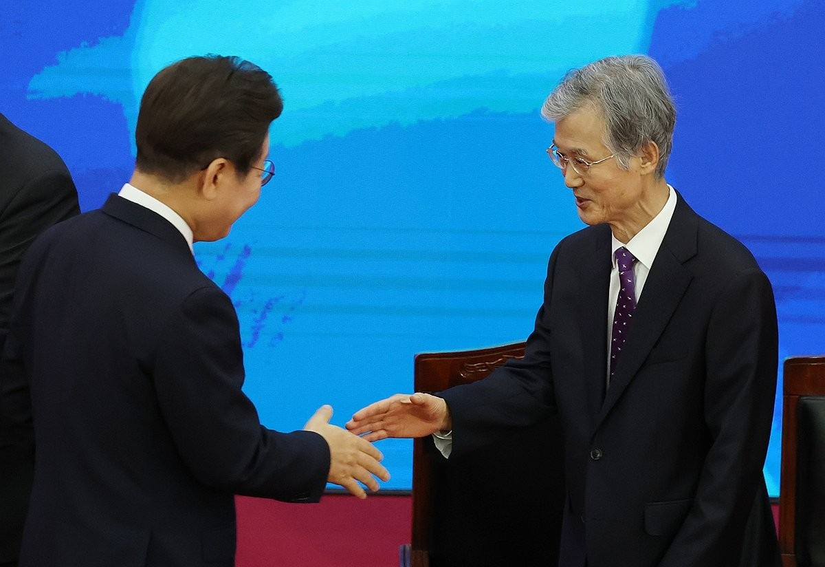 조희대 대법원장과 인사하는 이재명 대통령(사진=연합뉴스)