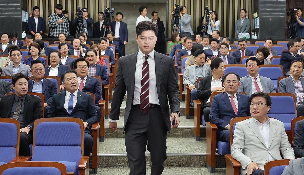 의원총회 참석하는 김용태 비상대책위원장(사진=연합뉴스)