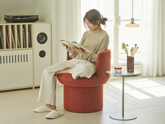 도도 부클 패브릭 암체어.(사진=한샘)
