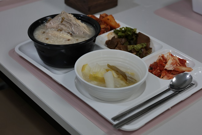 누룽지 백숙.(제공=소망교도소)