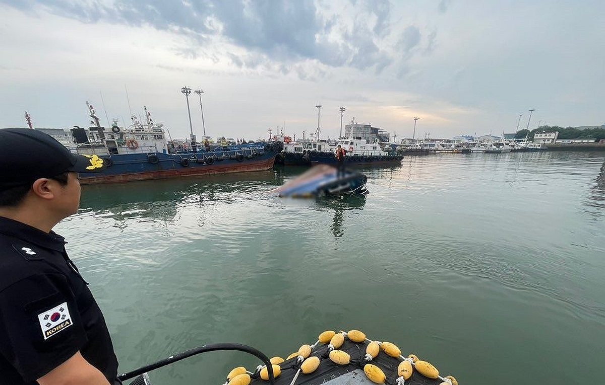 군산항 선박 침몰(사진=연합뉴스)