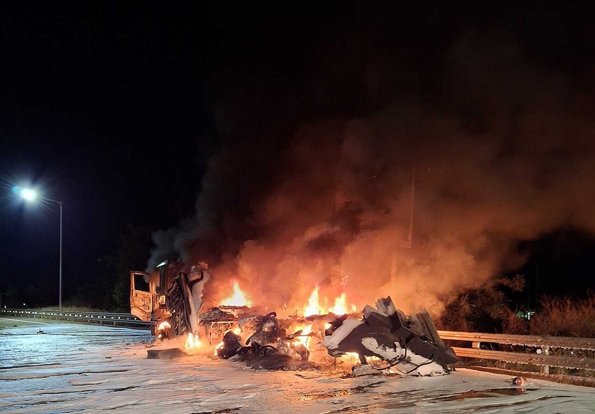 삼척 7번 국도서 탱크로리 화재(사진=연합뉴스)