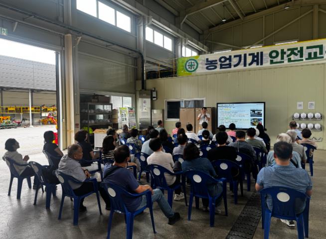 천안시농업기술센터가 예비 귀농귀촌인을 대상으로 맞춤형 농업기계임대사업 교육을 추진하고 있다.