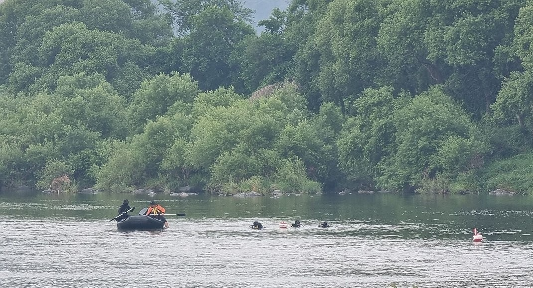 10대 실종자 수색 작업하는 소방(사진=연합뉴스)