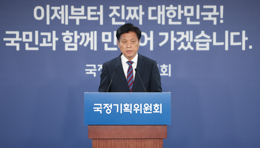 브리핑하는 조승래 대변인(사진=연합뉴스)