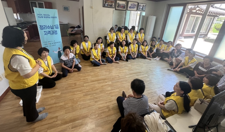 정리 수납 1급 자격 과정’ 수료자들의 실습 및 재능기부 활동.