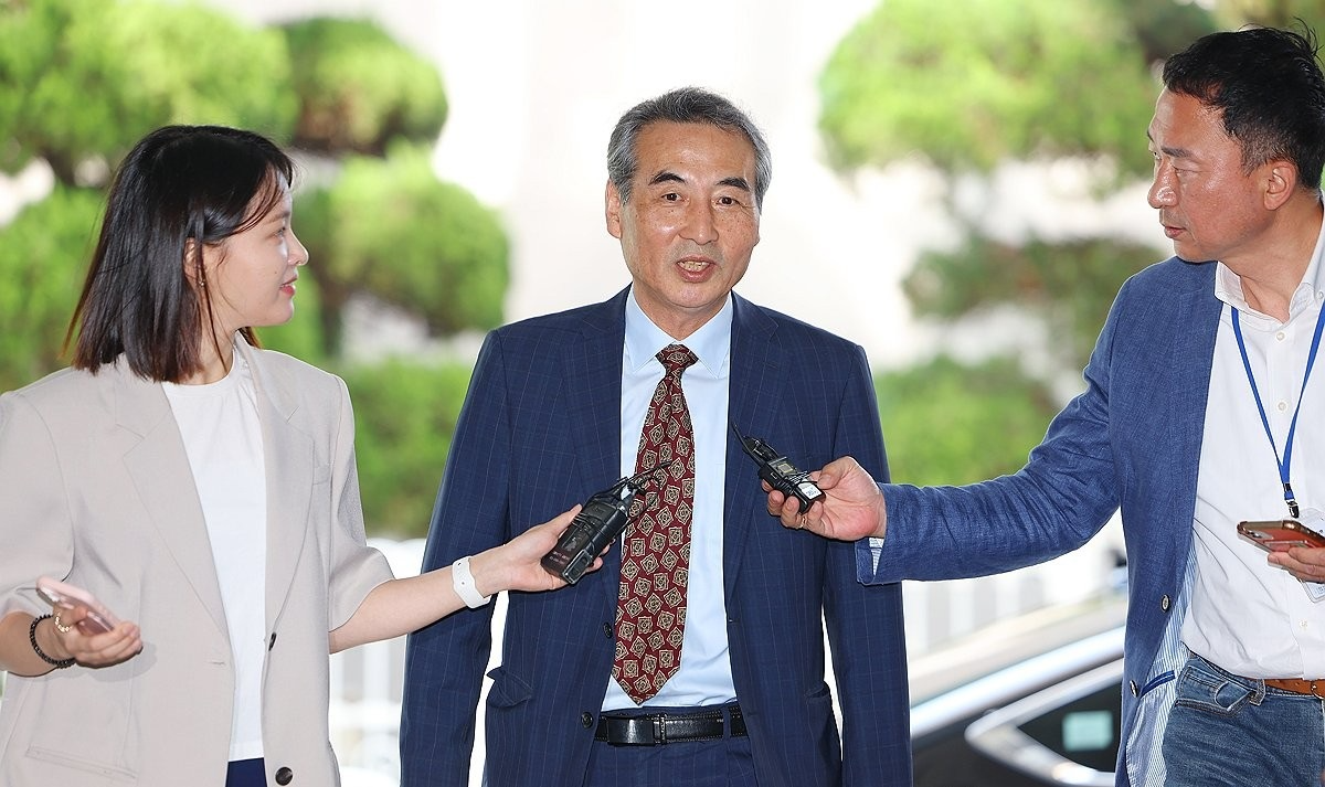 출근하는 민중기 특검(사진=연합뉴스)