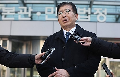 올해 2월 19일 1심 선고를 마친 뒤 입장발표하는 이상식 의원(사진=연합뉴스)