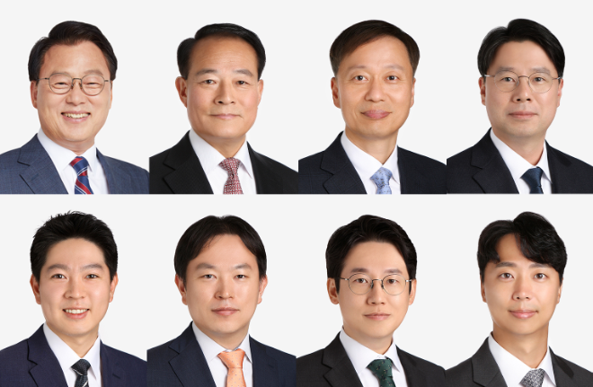 (왼쪽에서 오른쪽 순서로) 박광온∙박재현∙변경석 고문, 박삼근∙김성호∙주민석∙김근호∙허시원 변호사. 사진=법무법인 화우