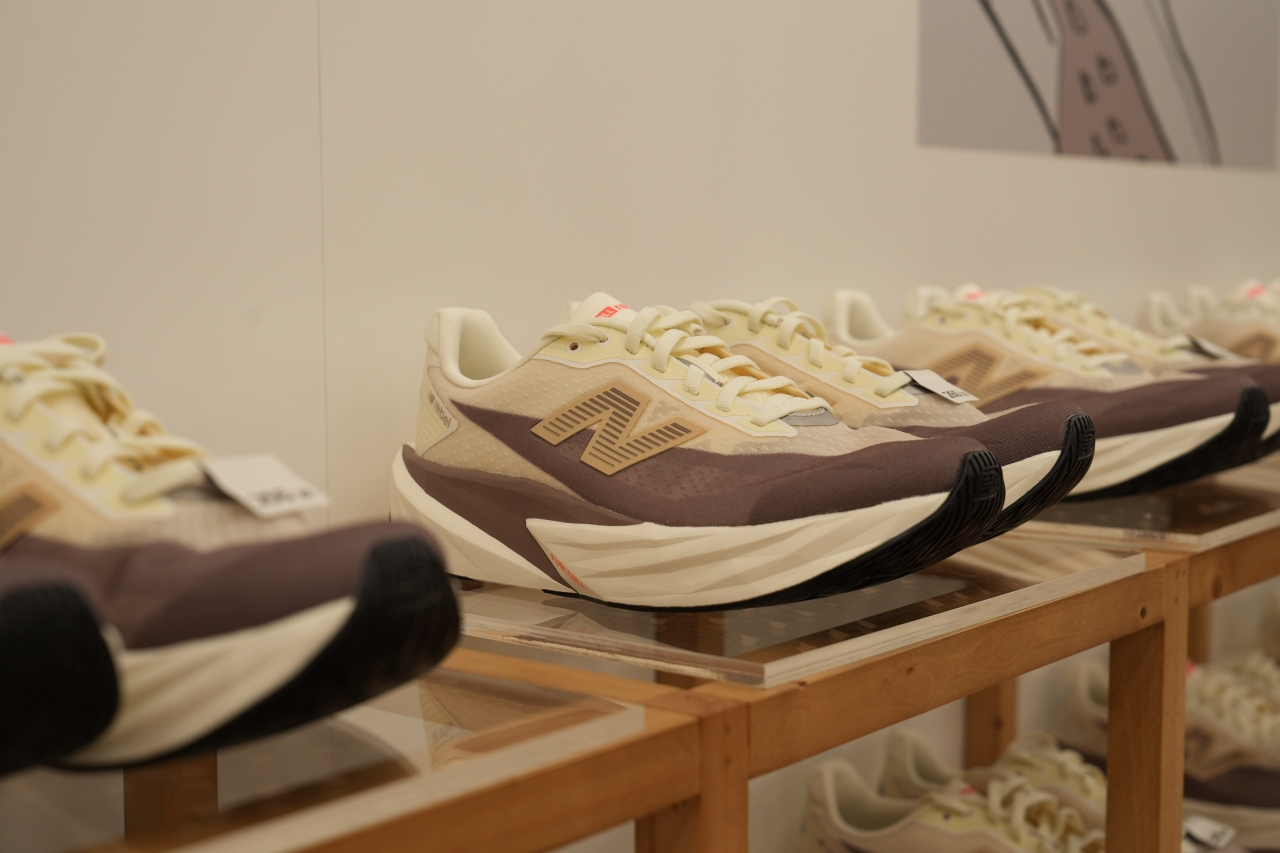 이랜드 뉴발란스, ‘퓨어셀 레벨 v5' 팝업스토어 더현대 서울 열어