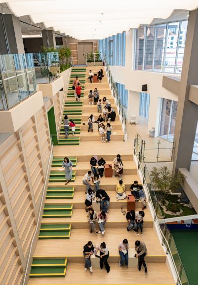 신길 책마루 문화센터의 상징, 계단형 열린 문화공간 ‘책마루’