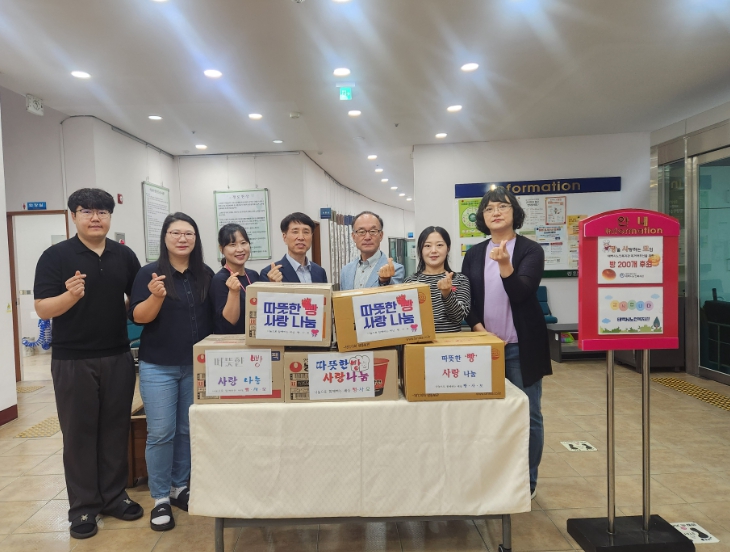 태백시노인복지회관에 직접 만든 빵 전달